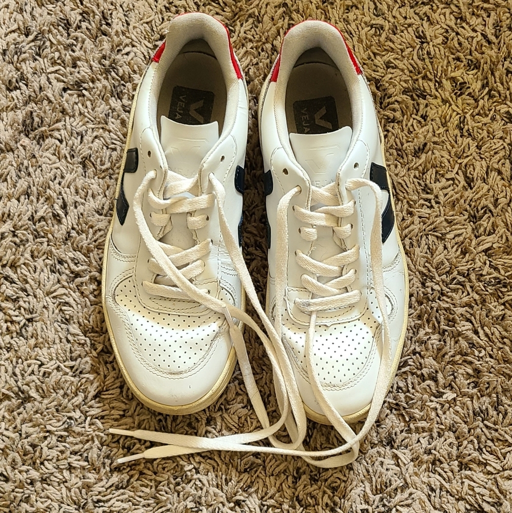 Vejas White Sneakers